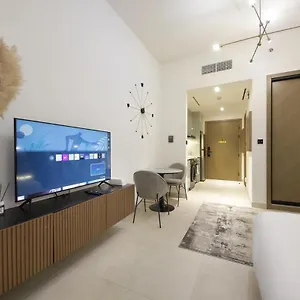 Chic Binghatti Canal Business Bay Apartment *