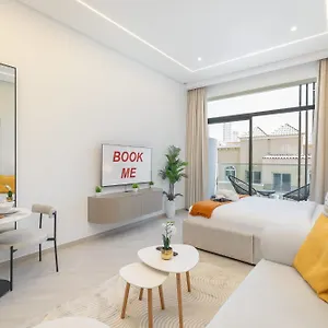Stylish Jvc Sleeps 2 With Pool & Gym Access 아파트 두바이