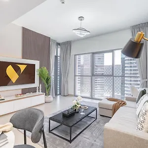 شقة Vogue Fully Renovated Brand New Spacious One Bedroom With Balcony With Amazing Burj View From The Swimming Pool Located Bellevue Tower Downtown Walkable To Burj Khalifa And The Mall *